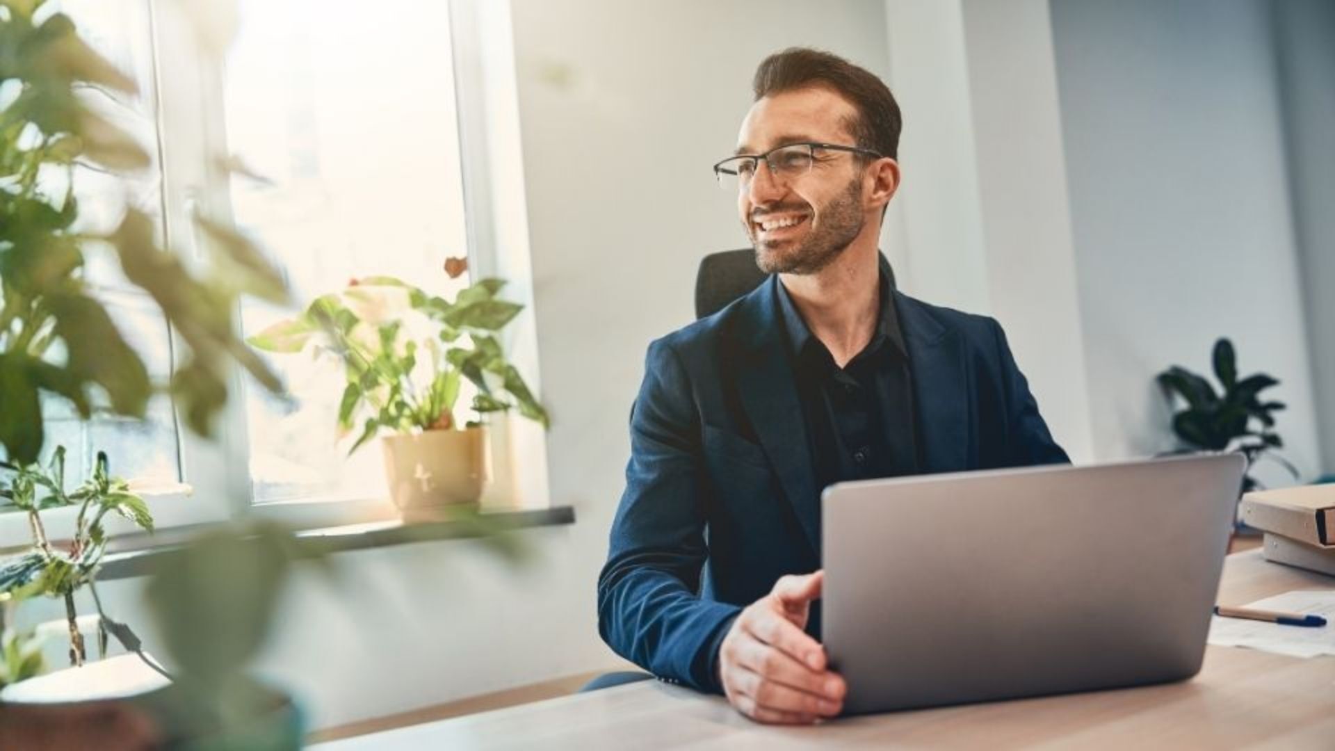HR professional using cloud-based systems to manage workforce information, skills, and performance